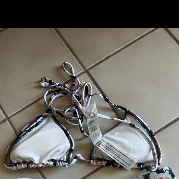 Abercrombie and Fitch women’s bikini top xsmall TOP ONLY - Picture 12 of 12